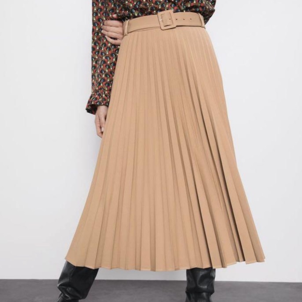 ZARA pleated skirt w belt